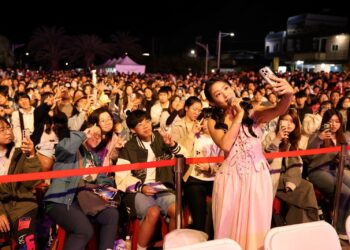 白色情人節浪漫枋寮漁港　 「曖曖在海邊」演唱會點亮