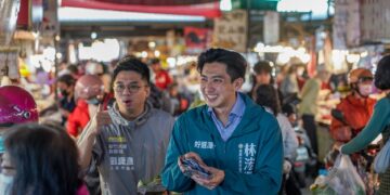 高雄市前鎮小港市議員參選人林浤澤邀新竹市議員劉康彥　參訪高雄冬日遊樂園交流市政經驗