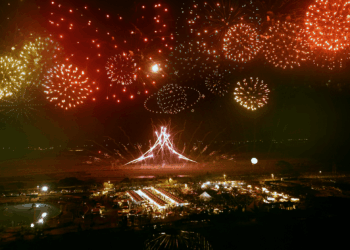 180 秒煙火與無人機共演點亮屏北夜空　北野祭吸引逾5萬人朝聖！