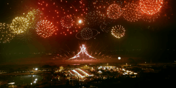 180 秒煙火與無人機共演點亮屏北夜空　北野祭吸引逾5萬人朝聖！