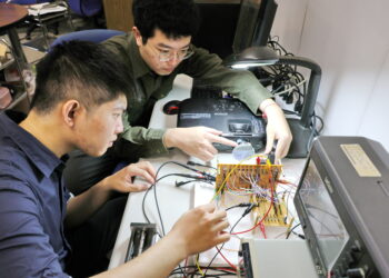 嘉大團隊研發視網膜仿生學視覺感測器　未來應用於人體植入可期