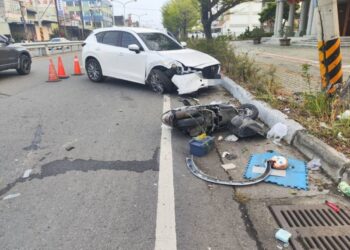 老翁領錢卡關　東港警現身解圍暨東港警訊