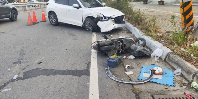 老翁領錢卡關　東港警現身解圍暨東港警訊