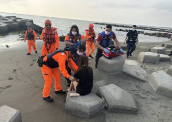 親水公園民眾落海 海巡署馳赴現場搜救