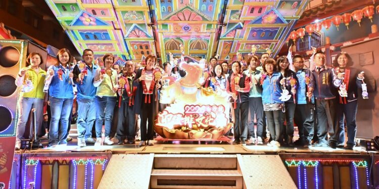 花壇白沙坑迎燈排元宵點燈祈福　198年民俗盛會照亮夜空