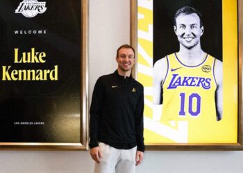 影/《NBA》不是Luka也不是LBJ是「Luke Kennard」! 0.4秒三分準決殺魔術 湖人九連勝!