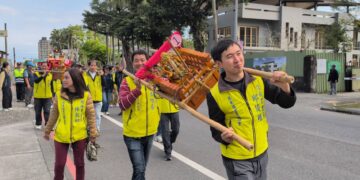 為土地公提前慶生暖場 上千民眾跟著土地公走春祈福