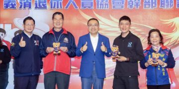 消防精神代代傳！新北表揚消防家族貢獻獎     侯友宜感性致敬：你們是城市的英雄