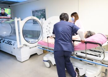 阿嬤遭犬撕咬將4度清創   彰化醫院提免費高壓氧加快傷勢復原