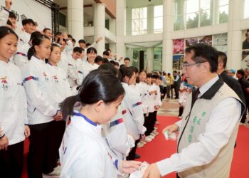 台南授旗全中運代表隊 黃偉哲勉再創高峰 力拚超越153面獎牌紀錄