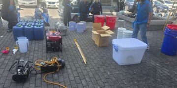 里港警查獲拒檢「移動式製毒工廠」逮捕3嫌查扣大量毒品及工具　縣長親自表揚