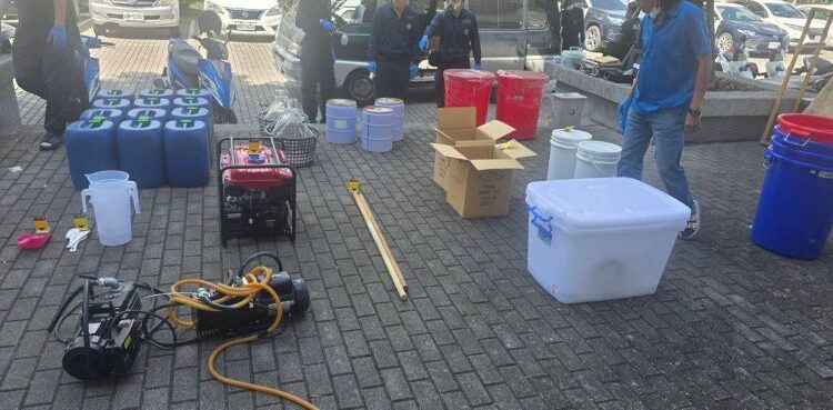 里港警查獲拒檢「移動式製毒工廠」逮捕3嫌查扣大量毒品及工具　縣長親自表揚