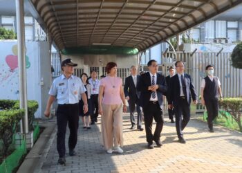 法務部長鄭銘謙到台南看守所傾聽基層聲音 並訪視「攜子入監」收容人