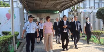 法務部長鄭銘謙到台南看守所傾聽基層聲音 並訪視「攜子入監」收容人