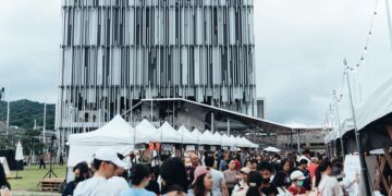 藝起狂歡！新北市美術館週年慶 4/25 登場     流聲市集與戶外演唱會嗨翻全場