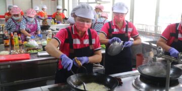 社區照顧關懷據點志工化身「黑白大廚」　展手藝端出暖心家傳味