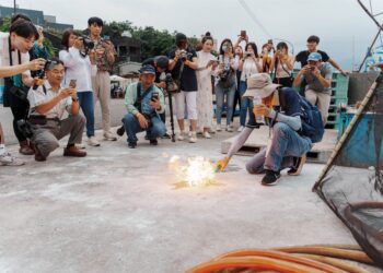 火光入海、魚群狂躍 金山蹦火仔即將於5月開跑！ 全球唯一蹦火漁法限時登場 親眼見證海上奇景