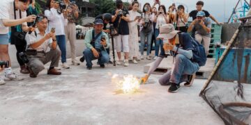 火光入海、魚群狂躍 金山蹦火仔即將於5月開跑！ 全球唯一蹦火漁法限時登場 親眼見證海上奇景