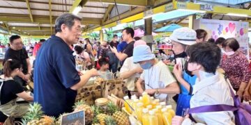 屏東鳳梨香甜北飄！希望廣場熱鬧開賣