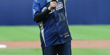 不一樣的悍將！2026 新莊開幕戰「Blue Power」開跑     侯友宜勉勵球員再創佳績