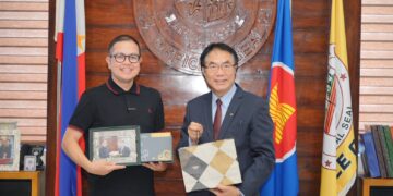 城市外交拚出亮點　黃偉哲訪阿克蘭賀70週年省慶