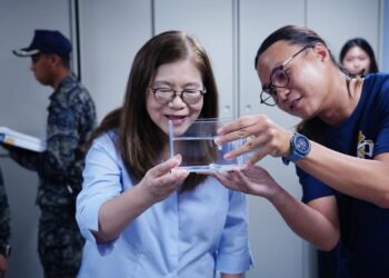 在世界地球日的今天　我們在太平島看見了海龜正準備產卵