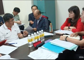 進入私有袋地鋪柏油當既成道路 民眾向議員陳玫娟控訴陳情,高雄市府離譜作為挨批