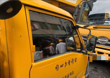 新興警強勢捍衛公權力 暴力女砸車吐口水遭當場逮捕