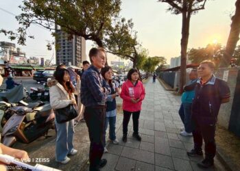 鳳山區議員鄭安秝爭取福誠高中通學步道照明改善 教育局核定補助58萬元 守護學生放學安全