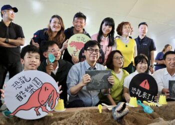 恐龍走秀震撼登場 高雄打造沉浸式兒童節教育體驗