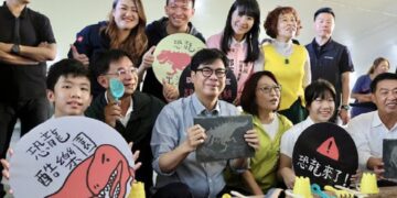 恐龍走秀震撼登場 高雄打造沉浸式兒童節教育體驗