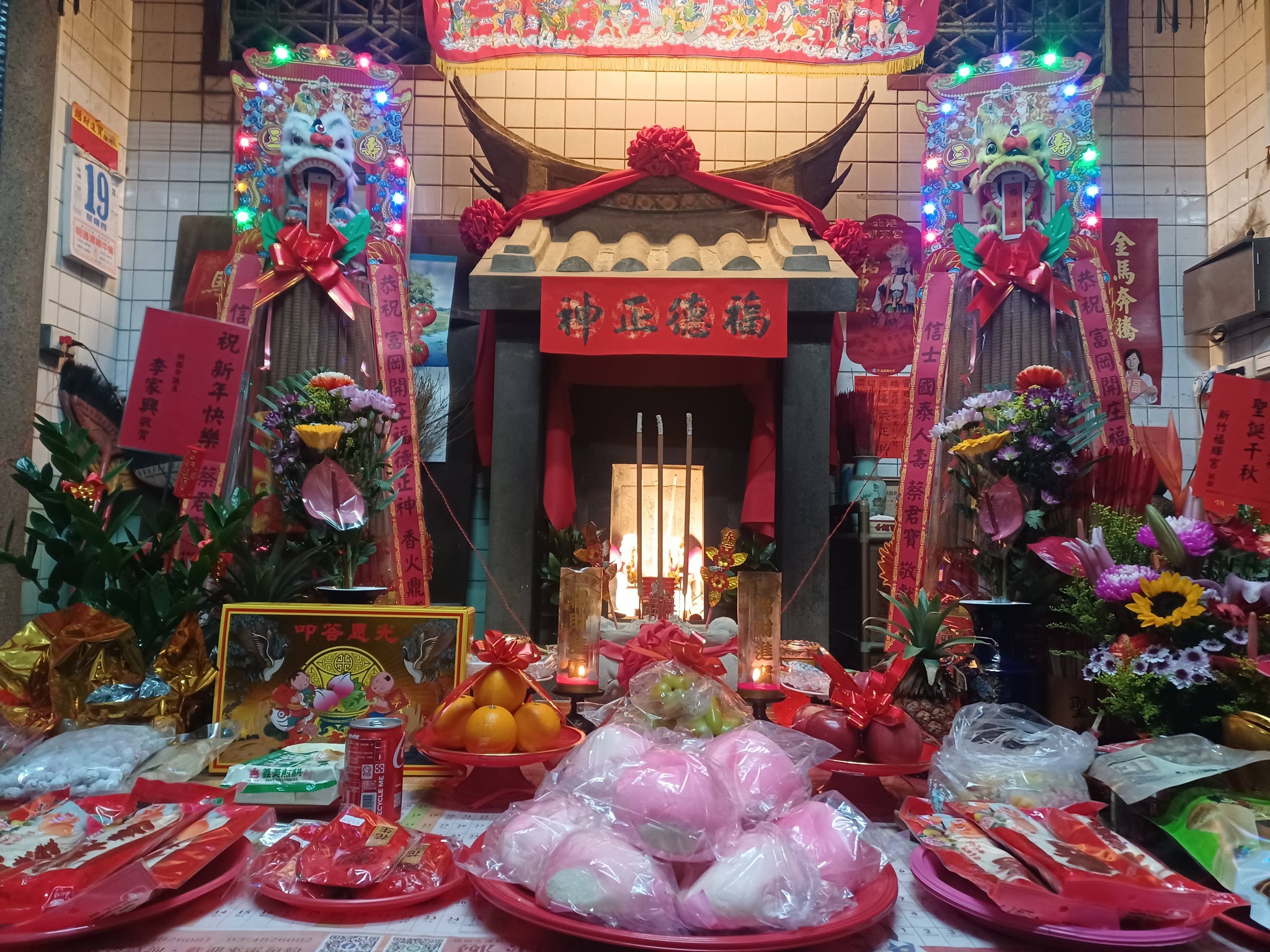 富岡開庄福德祠土地公首度進戲院 廟方宣布包場力挺《三清》