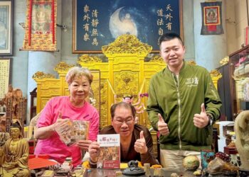 從小拜太子爺！《三清》導演陳毅敬獻桃園護國宮東北巡會香 400片聯名貼片