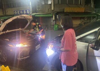 車輛閒置過久發不動 熱心內埔警協助接電發動暨內埔警訊