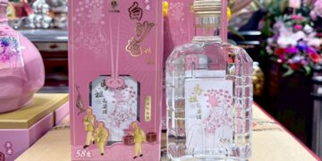 白沙屯媽祖連三年聯名馬祖高粱  隨瓷瓶附贈七彩媽祖平安符