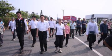 減碳呼吸健走趣 花蓮漁港現人潮