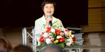 陳素月偕同卓榮泰訪視彰化養豬場與花卉產區  傾聽農友困境力挺彰化產業