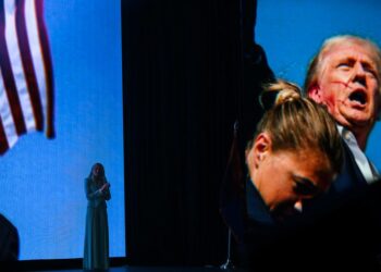 白宮記者晚宴驚魂：川普致詞突遭槍響中斷   特勤局緊急撤離總統