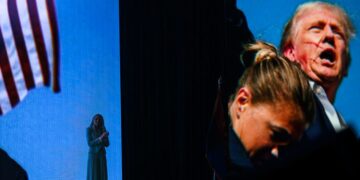 白宮記者晚宴驚魂：川普致詞突遭槍響中斷   特勤局緊急撤離總統