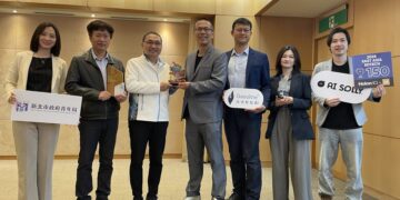 新北 AI 實力爆發！三組青創團隊橫掃國內外大獎     局長邱兆梅獻獎