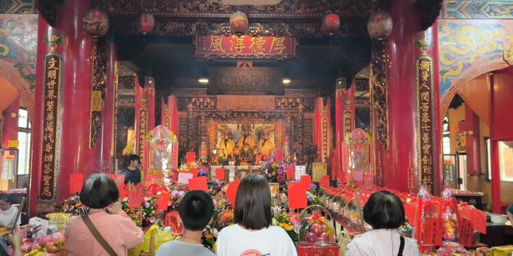 員林衡文宮玄天上帝壽誕  發放救濟金與獎學金彰顯神威