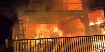 影音/羅東鎮復興路三段木材工廠晚間大火 無人員受困