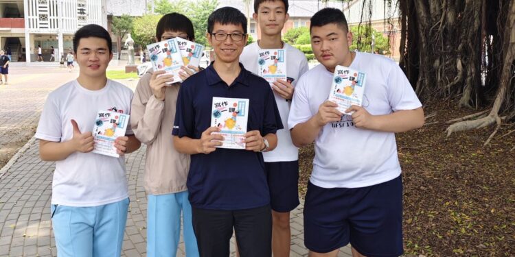 南一中國文老師林皇德和學生李沁玹完成《寫作新一課》　世界閱讀日出版