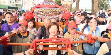 大甲媽祖遶境「與神同行 護佑彰化」 王惠美接駕祈福護佑鄉親安康