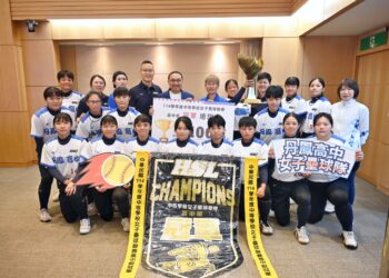 重返榮耀！丹鳳高中女壘勇奪 HSL 全國冠軍     侯友宜頒百萬獎金力挺