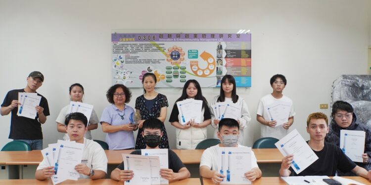 大葉企管系考取百張證照   榮獲大學院校E化教學優良獎