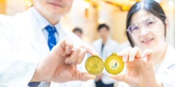 不拆矯具也能直接做光照治療  彰基榮獲阿基米德發明展金獎與特別獎