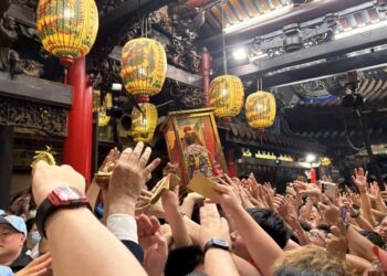 大甲媽回鑾啟程　新港萬人恭送場面盛大