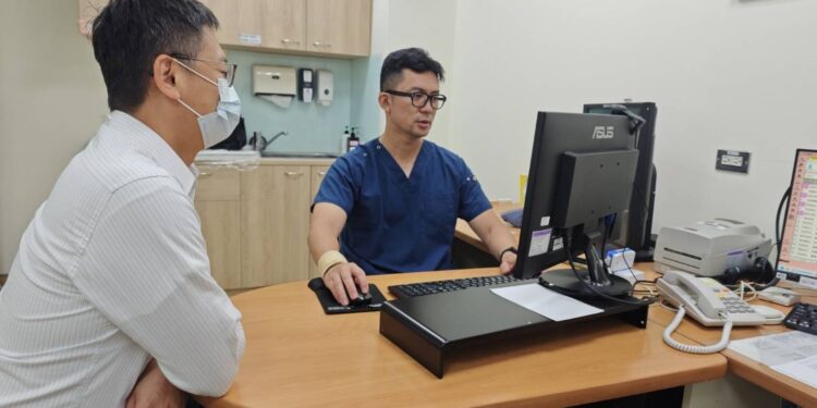 達文西精準切除直腸癌合併輸尿管侵犯腫瘤　大同醫院大腸直腸外科偕醫療團隊 助病人「保腎又保命」