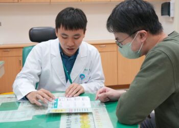 聖馬職業醫學科許明恩醫師勤學印尼、越南語　拉近與外籍移工距離